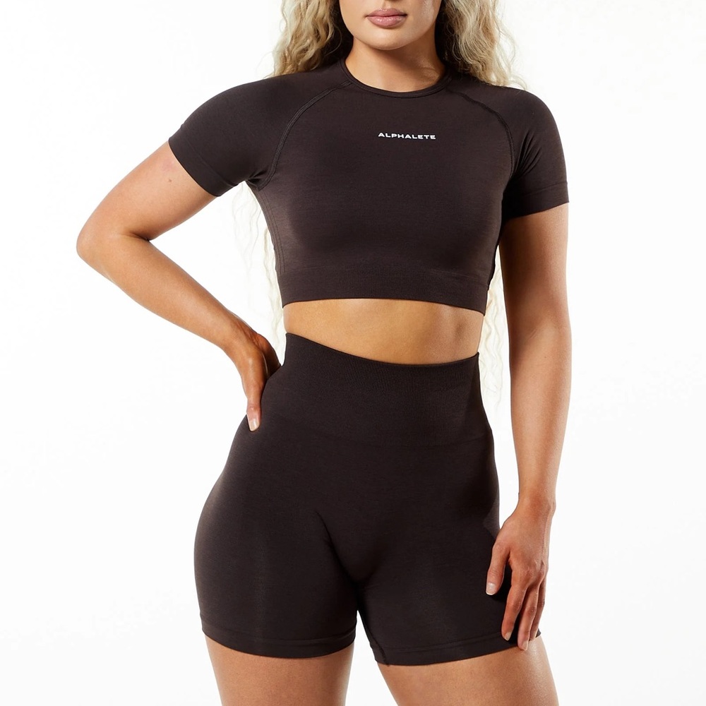 Alphalete amplify short sleeve crop top